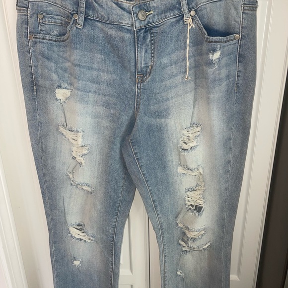 Torrid Sophia Skinny Plus Size Distressed Jeans 16 Stretch NWT - Picture 2 of 8